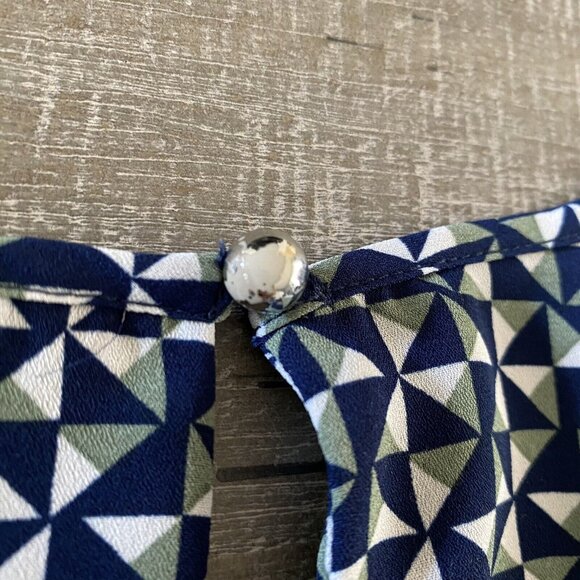 Lily White Women’s Blouse Size Medium Lightweight Shirt Sleeve Geometric Navy - Picture 7 of 7